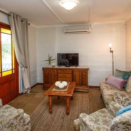 Hazenjacht Karoo Lifestyle - Spitzkop Apartment Oudtshoorn Luaran gambar